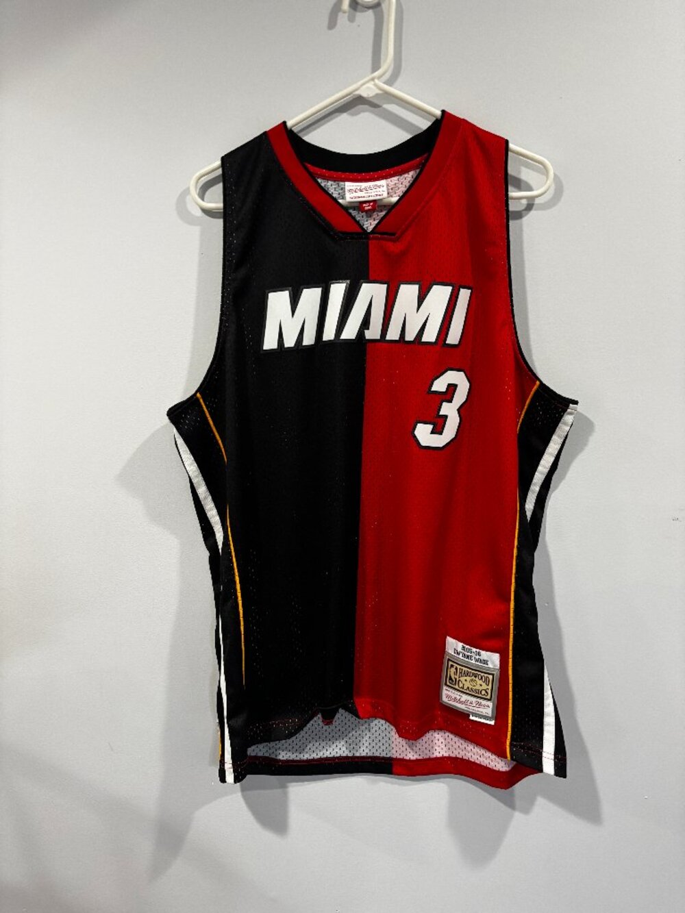 Mitchell & Ness Dwyane Wade #3 Miami Heat Hardwood Classics Jersey XL